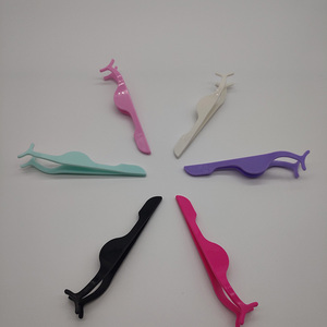 <span class=keywords><strong>Pince</strong></span> à épiler d'extension de cils en <span class=keywords><strong>plastique</strong></span> de nouvelle couleur avec faux cils assistant <span class=keywords><strong>pince</strong></span> à cils multifonction outils de maquillage - Product Image 5