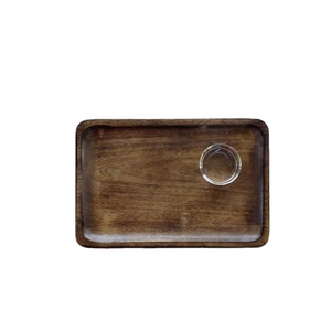 Plateau de service rectangulaire en bois avec porte-verre, design minimaliste fait main, assiette en bois massif - Product Image 1