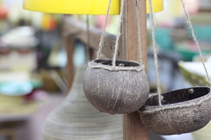 Maceta de Coco Hecha a Mano con Línea de Yute para Decoración del Hogar - Product Image 2