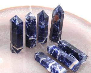 คริสตัลโซดาไลต์ธรรมชาติคุณภาพสูง รูปทรงเสา หินอัญมณีสวยงาม รูปทรงหอคอย ทำด้วยมือ MUNTAHA AGATE สำหรับนักสะสม - Product Image 2