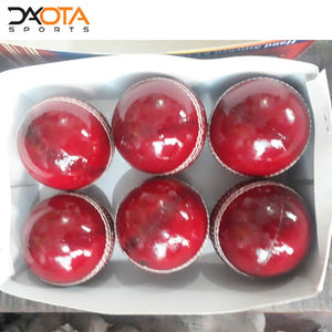 Balle de cricket dure de 5,5 oz en cuir de vache cousue à la main pour usage professionnel par Dakota Sports - Product Image 5