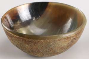 Ensemble de bols de service modernes personnalisés en corne de vache écologique faits à la main en Inde, 2 pièces, couleur naturelle - Product Image 3