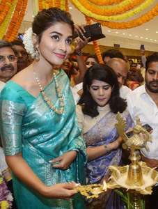 Sari bleu ciel nuageux avec pallu riche et travail jacquard sur le sari avec blouse en tissu de soie de litchi doux pour femmes par Royal Export - Product Image 2