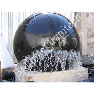 Fontaine d'eau en pierre de haute qualité avec élégante boule sphérique flottante/roulante pour décorations de jardin - Product Image 1