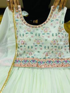 Longue robe en matériau Georgette Anarkali, avec belle Dupatta pour femmes - Product Image 5