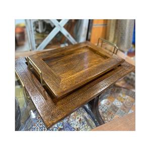 Juego de dos bandejas rectangulares para servir comida, bandeja de madera para servir té y café con asas de metal en venta - Product Image 1