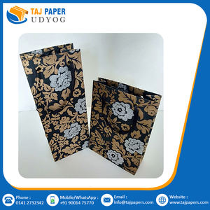 Sacs à main en carton à poignée torsadée de la meilleure qualité en papier kraft avec impression de logo personnalisé, sacs à provisions faits à la main à imprimé floral doré - Product Image 3