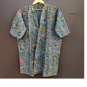 定制海蓝色花卉设计的kantha刺绣面料外套，服装设计师可以根据您的尺寸定制