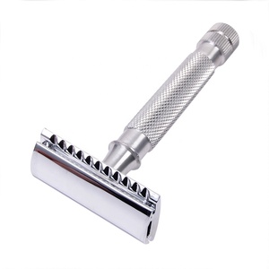 Afeitadora de seguridad clásica cromada tradicional de doble filo para hombre, afeitadora desechable con peine cerrado - Product Image 1