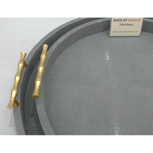 Bandeja redonda gris claro con 0,51x0,51x0.075 Mango de bambú de latón Bandejas de Servicio de Material Shagreen falso - Product Image 4