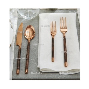 Ensemble de quatre couverts en laiton couleur or pour la cuisine et la vaisselle, ensemble de couverts à prix raisonnables - Product Image 5