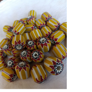 Jaune Blanc Rouge Noir Rayé Chevron Perles De Verre Conifère Marque Tailles Personnalisées pour Les Créateurs De Bijoux Africains et Les Magasins - Product Image 1