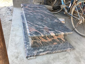 Pierre tombale Monument de granit rouge Kadan pas cher - Product Image 2