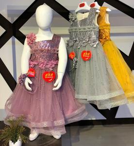 ชุดเดรสยาวถึงเข่าสำหรับเด็กผู้หญิงชุดกระโปรงยาวถึงเข่าผ้าคอตตอนแฟนซีทรงผมประดับเลื่อมสไตล์ยอดนิยมสำหรับฤดูใบไม้ผลิ - Product Image 1