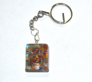Comprar en línea Chakra piedra cuadrado colgante orgonita llaveros: Chakra piedra cuadrado colgante orgonita llaveros para venta - Product Image 1