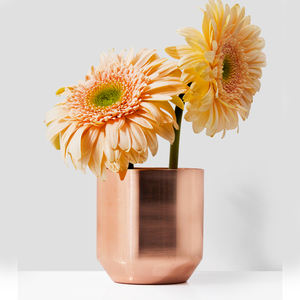 Vase à fleurs abstrait moderne en forme de bouteille en métal martelé à la main, plaqué Nickel brillant, meilleure vente - Product Image 5