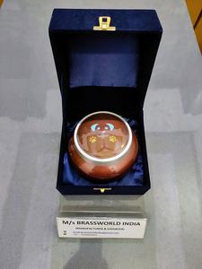 Odyssey Urne de crémation en aluminium peinte à la main pour animaux de compagnie-Fournitures funéraires de Brassworld India pour l'enterrement d'un adulte. - Product Image 2