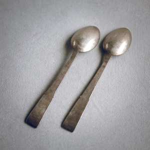 Ensemble de cuillères en acier inoxydable gravées avec un design moderne Cadeaux écologiques pour les mariages et les restaurants - Product Image 3