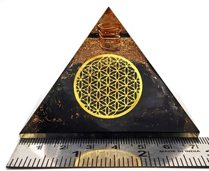 Cadeau de chance et cadeau de protection tourmaline noire emf protection pyramide d'énergie orgone avec cristaux de haute qualité - Product Image 6