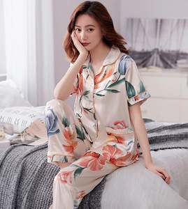 Collection tendance, pyjama de nuit luxueux pour femmes, motif floral, été, printemps, velours, champagne, col en V, manches courtes - Product Image 3