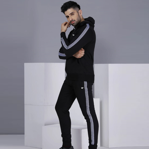 Conjunto Deportivo de Dos Piezas para Hombre con Franja Lateral, en Algodón y Poliéster, con Diseño Personalizado - Product Image 1