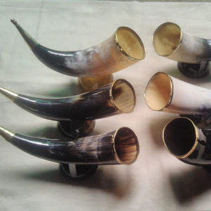 Cuerno para beber de cuerno de búfalo natural tallado, estilo vikingo antiguo, ecológico, de fabricante indio líder, con acabado de latón náutico de alta calidad - Product Image 2