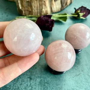 หินโรสควอตซ์ทรงกลม,ลูกบอลคริสตัลควอตซ์ทรงกลมคริสตัลเครื่องประดับตามธรรมชาติเสริมฮวงจุ้ยลูกบอลแห่งความรักและลูกโลกศิลปะและของสะสมที่ขัดมัน - Product Image 2