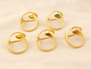 Anillo de amatista púrpura natural latón acabado mate chapado en oro cabujón anillo de piedras preciosas acabado suave unisex joyería de moda fina - Product Image 6