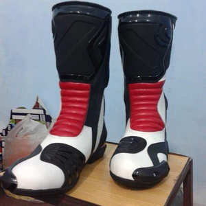 Botas de Seguridad para Motociclistas Pro Biker de Cuero para Hombre y Unisex - Calzado de Carreras Impermeable y Resistente al Fuego - Product Image 1