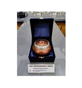 Urna de cremación para mascotas Odyssey extra pequeña, suministros funerarios de aluminio - Product Image 1