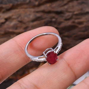 Argent Sterling 92.5 1.6 Grammes Naturel Rubis Gemme Facettes Forme Ovale Beau Doigt À La Main Bague Juillet Pierre De Naissance - Product Image 2