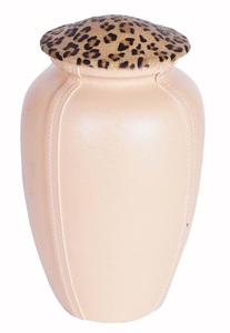Urne funéraire américaine en cuir noir durable pour cendres humaines - Product Image 3