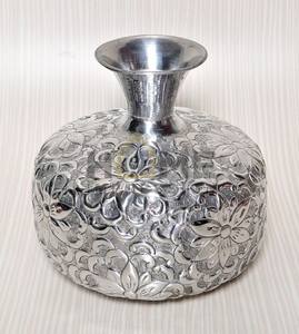 Vase à fleurs en métal plaqué argent et or Vase et pots de designer antique fantaisie Fournitures de centres de table décoratifs pour la maison et le jardin - Product Image 5