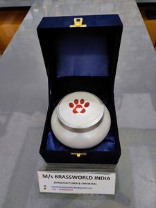 Pata de mascota blanca de aluminio pintada a mano, urna de cremación ODYSSEY, suministros funerarios - Product Image 3