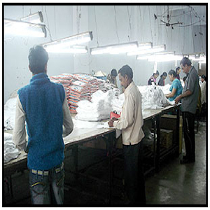 OEM ผ้าฝ้าย100% ด้วยการพิมพ์ที่เรียบง่ายสไตล์ที่กำหนดเองเสื้อยืด - Product Image 6