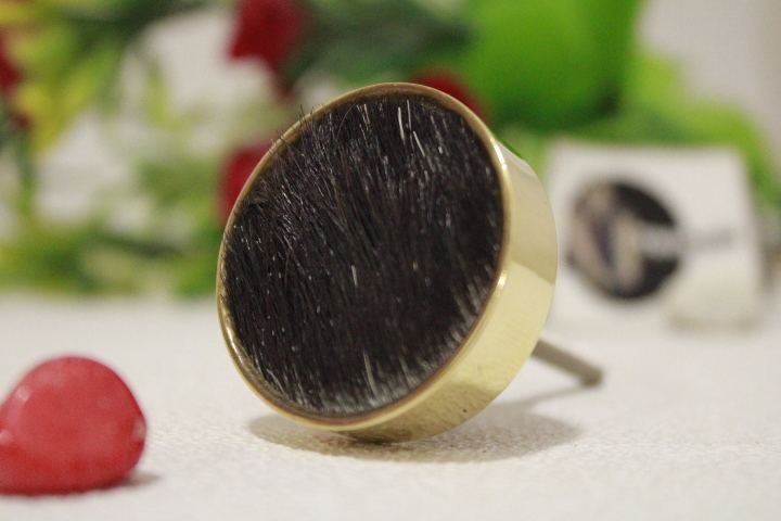 Peau de chèvre noire naturelle