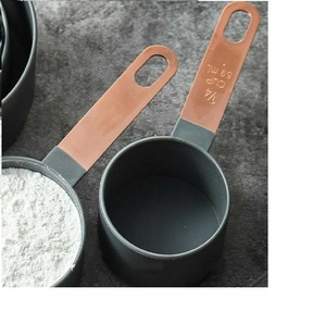 Tasses à mesurer en métal de conception antique en cuivre et laiton avec poignée en acier, parfaites pour la cuisine et la pâtisserie élégantes - Product Image 5