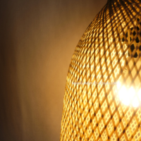 Lampe suspendue élégante en bambou tissé faite à la main Design traditionnel Long plafond pendentif interrupteur jardin hôtel fait Vietnam