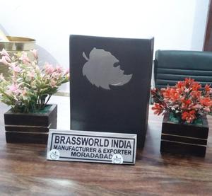 Urna Funeraria de Estilo Americano para Adultos, de Latón Grabado con Hoja Plateada, Color Negro - Product Image 4