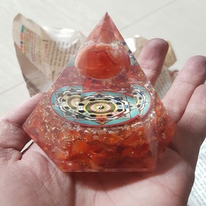 Nouvelle Arrivée En Gros Meilleur Qualité Naturel Rouge Pierre D'énergie Hexagonale D'orgone Pyramide | Vrac Résine Orgonite Pyramide pour vente - Product Image 6