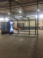 PARYA Abri de bus extérieur personnalisé avec éclairage LED, kiosque rectangulaire doré, certifié ISO, 220V, modèle TR pour publicité