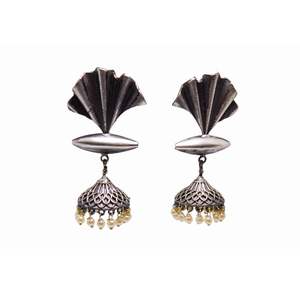 Pendientes de aro jhumka para niñas y mujeres, aretes de treanding hechos a mano, de latón y aspecto plateado, venta al por mayor - Product Image 1