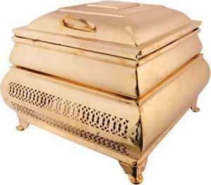 Plat à réchaud carré doré de style vintage classique avec contrôle manuel de la température pour buffets - Product Image 1