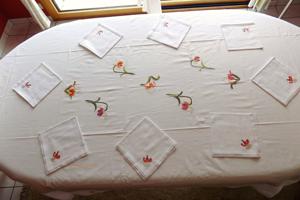 มือปักผ้าปูโต๊ะ - Product Image 2