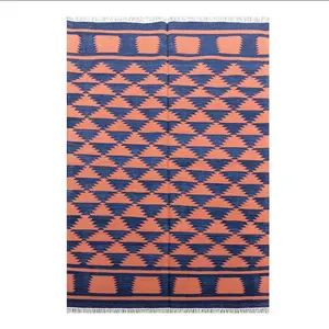 Venta al por mayor 100% algodón hecho a mano interior piso alfombra corredor hogar decorativo tejido plano sala de estar alfombra Dhurrie hoteles de punto - Product Image 1