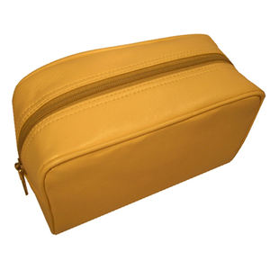 Bolsa cosmética de cuero personalizada de color amarillo con cierre de cremallera a buen precio - Product Image 1