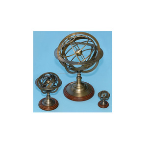 Conjunto antiguo de latón de primera calidad de 3 Base de madera Armillary Small Globe Antique Brown Indoor or Outdoor Metal Armillary para la venta - Product Image 1