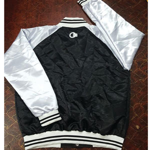 Chaqueta de estilo béisbol personalizada para hombre, chaqueta de estilo universitario de satén con forro de sublimación interior, al por mayor - Product Image 2