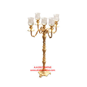 Pièce maîtresse de mariage faite à la main candélabre carré en cristal côtelé avec décoration votive élégante en métal suspendu - Product Image 3