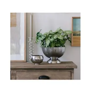 Shiny Silver Finished Hand Polished Stainless Steel Restaurant Decorative Luxury Design Flower Vase